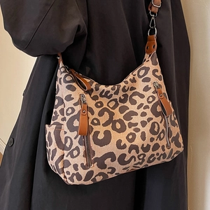 Grand sac cabas en toile à imprimé léopard avec bandoulière réglable et poches zippées