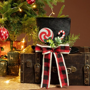 Christmas Tree Topper Black Top Hat Decoration With Buffalo Plaid Bow Candy Cane Peppermint Artificial Pine Needles Festive Xmas Tree Ornament For Home Party
