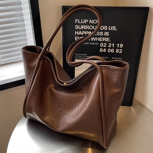 Minimalist large capacity coffee tote bag in oil wax leather for daily office commute