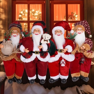 Set aus vier 12-Zoll Weihnachtsmann-Figuren mit Samtkleidung und festlichem Zubehör
