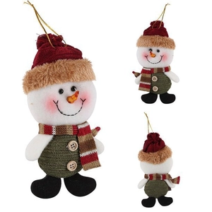 Detail von Weihnachts-Schneemann mit roter Strickmütze, Streifenschal und Holzknopf