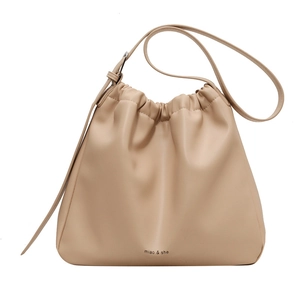 Schicke beige Bucket Bag mit Faltenoptik und verstellbarem Riemen in mattem Design