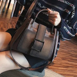 Sac à Main en Cuir PU pour Femme Rétro Grande Capacité avec Surpiqûres Sac à Bandoulière Vintage Boucle en Métal Sac Cabas