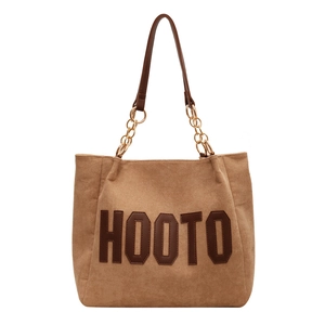 Chic khaki corduroy tote bag with HOOTO leather lettering and metal chain strap