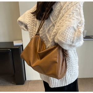 Brown retro large capacity shoulder bag with lychee texture and side knot detail