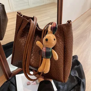 Large Capacity Woven Tote Bag For Women PU Leather Vintage Single Shoulder Crossbody Bag With Plush Rabbit Pendant Commute Purse