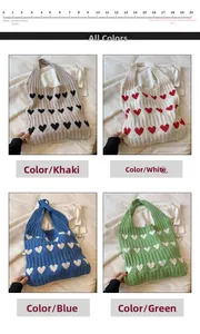 Vue détaillée de sacs cabas en tricot à motifs cœurs en coloris kaki, blanc et bleu