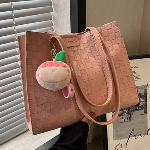 Pink checkered embossed tote bag with large capacity and peach plush pendant