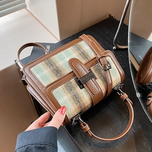 Elegant vintage plaid crossbody bag in brown leather and tweed with metal buckle