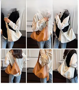 Détail du sac hobo à grain de litchi avec bandoulière large et boucle réglable