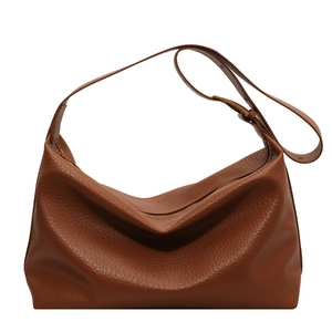 Sac bandoulière minimaliste en cuir marron grainé avec bandoulière réglable et zip
