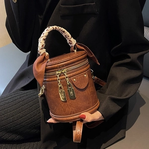 Sac cylindre marron rétro avec poignée en foulard léopard et détails dorés