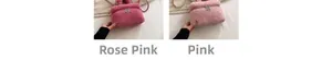 Detailansicht der plüschigen rosafarbenen und hellrosa Kunstpelztaschen mit Griffen