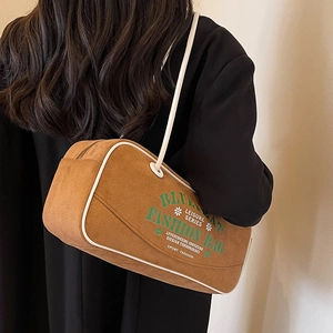 Sac à épaule marron en daim grande capacité avec design cylindrique et texte mode