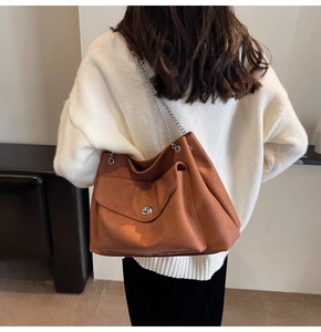 Brown large-capacity tote bag with silver chain strap and metal swivel lock detail