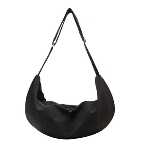 Sac bandoulière demi-lune en toile noire avec sangle réglable pour femme minimaliste