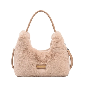 Sac à main en fausse fourrure marron clair avec anses en cuir et étiquette brodée