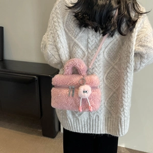 Sac seau en peluche rose avec poignée douce et pendentif monstre mignon