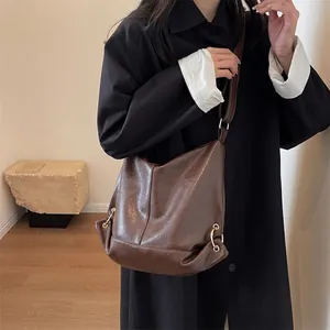Large Capacity PU Leather Tote Bag For Women Minimalist Hobo Shoulder Bag Commuter Retro Messenger Bag With Gold Hardware