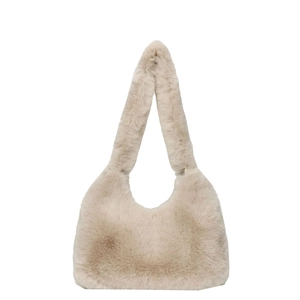 Borsa hobo in ecopelliccia color crema con texture morbida e design a mezzaluna