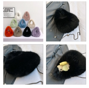 Detalle de bolsos de piel sintética en nueve colores con cadena y colgante de perla