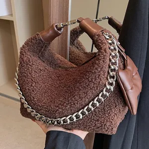Sac à Épaule en Peluche Croissant pour Femme Avec Chaîne en Métal Mode Laine d'Agneau Fausse Fourrure Sac à Main Hiver
