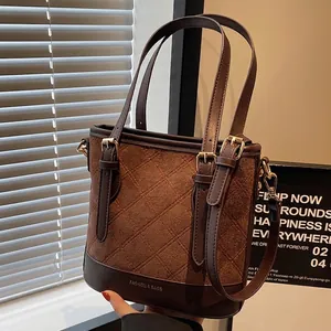 Vintage Gesteppte Rautenmuster Gespleißte Eimertasche Für Damen Retro Matte PU Leder Handtasche Umhängetasche Goldene Metallschnalle