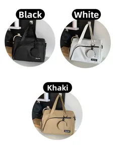 Detailansicht großer Reisetaschen in Schwarz, Weiß und Khaki mit kleinen Anhängetaschen