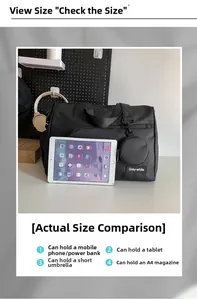 Makroansicht einer schwarzen Reisetasche aus Nylon mit Rundbeutel und Reißverschlusstasche