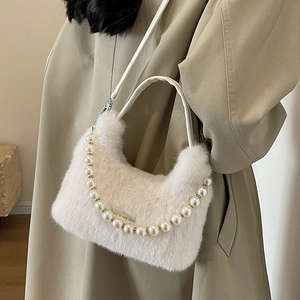 Borsa a tracolla in peluche da donna con catena di perle e ricamo Love Every Day