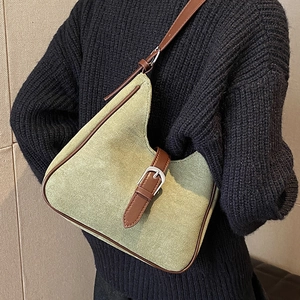 Borsa hobo retrò in pelle scamosciata verde con finiture in pelle marrone