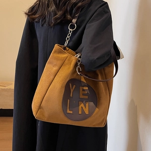 Sac fourre-tout vintage en cuir mat marron avec chaîne dorée et grande capacité