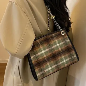 Borsa a Tracolla da Donna Vintage Britannica in Tessuto a Quadri Lanoso Retro Catena Tote Con Sfera di Metallo Regolabile