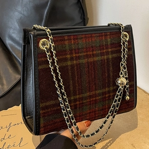 Borsa a tracolla retrò in lana a quadri con ciondolo a sfera dorata e pelle