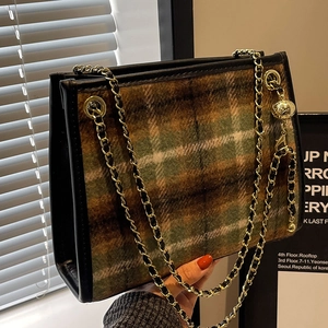 Borsa tote classica in lana a quadri verdi con catena dorata e sfera regolabile