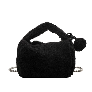 Sac oreiller chic en peluche noire avec bandoulière chaîne argentée et pompon décoratif