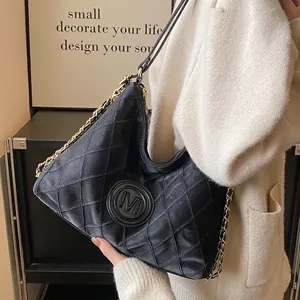 Grand Sac à Épaule Matelassé pour Femmes Mode Sac Tote en Cuir PU Noir Avec Bandoulière Chaîne et Logo M