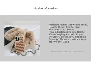 Detailansicht der khakifarbenen Plüsch-Beuteltasche mit Maßen und silberner Kette