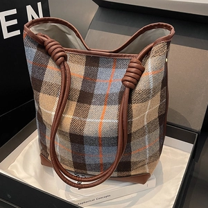 Britisches Karo-Beuteltasche mit Lederknotengriff und großem Fassungsvermögen