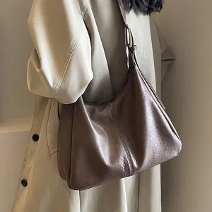 Vintage PU Leather Large Capacity Hobo Tote Bag For Women Retro Shoulder Bag With Gold Buckle Commuter Crossbody Bag