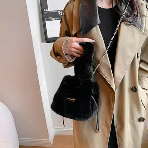 Damen Kunstfell Beuteltasche Plüsch Kette Umhängetasche Weiche Winter Handtasche Mit Buchstabenetikett Für Lässige Reisen Mode Tasche