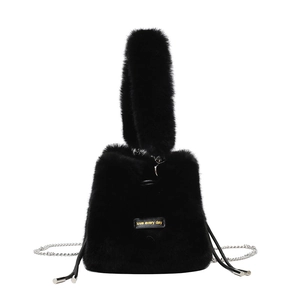 Schwarze Kunstfell-Beuteltasche mit Plüschgriff und silberner Kette für Damen