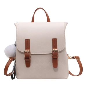 Minimalistischer beiger Rucksack mit Rautenmuster und braunen Akzenten