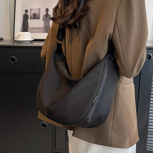 Black crescent canvas shoulder bag for women with large capacity and minimal fashion design