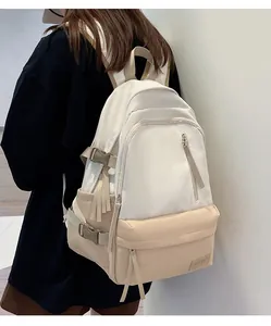 Vue latérale du grand sac à dos bicolore avec boucles réglables et poche latérale pratique