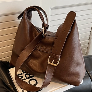 Sac cabas marron foncé grande capacité avec bandoulière réglable et style rétro