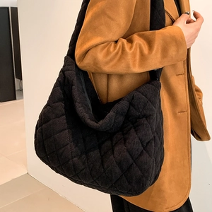 Black quilted corduroy tote bag for women with large capacity and versatile crossbody style