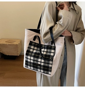 Close-up of the plush faux fur texture and black-white checkered pocket on tote bag