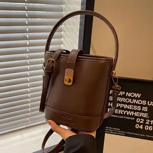 Sac Seau en Cuir PU Vintage pour Femmes Sac à Main Bandoulière Mode Avec Boucle en Métal Doré pour Cadeau de Rencontre Quotidien