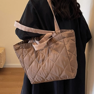 Quilted nylon tote bag in dark brown with rhombus pattern for large capacity commute